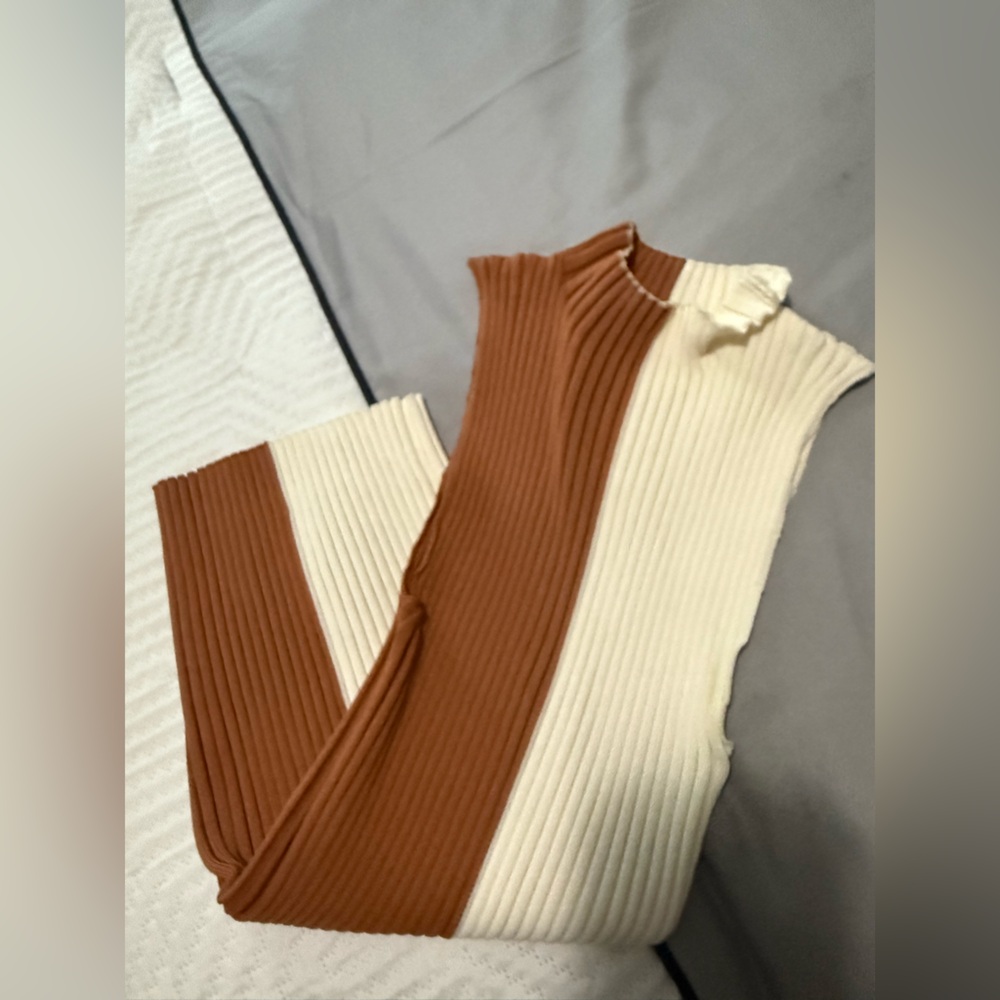 BKE Ribbed Tank Top in deep and Cream - size SMALL - Picture 1 of 8